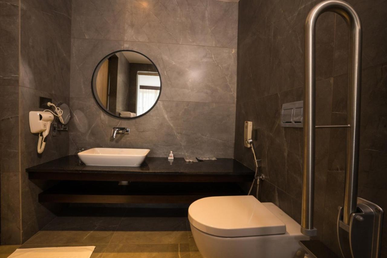Saugandhika West Gate Hotell Wayanad Exteriör bild