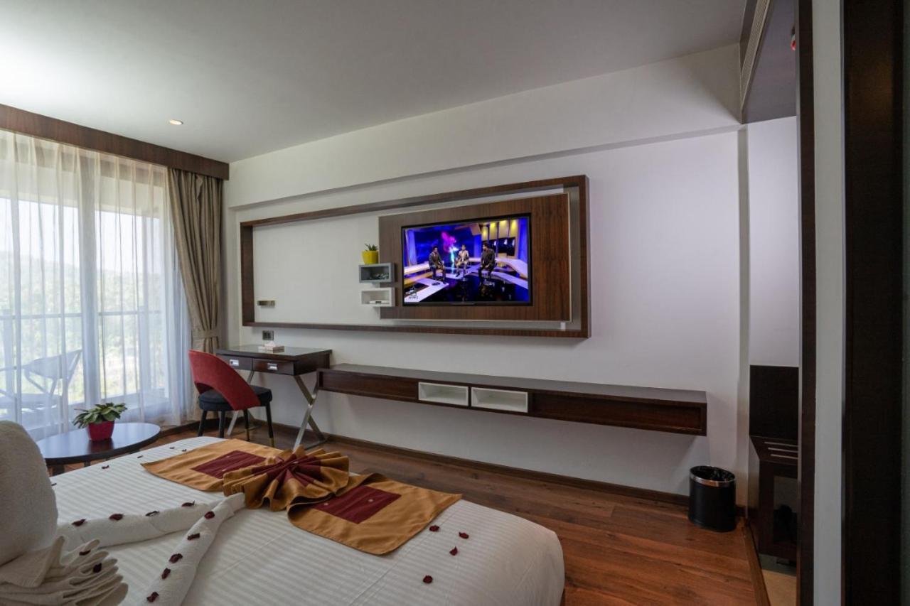 Saugandhika West Gate Hotell Wayanad Exteriör bild