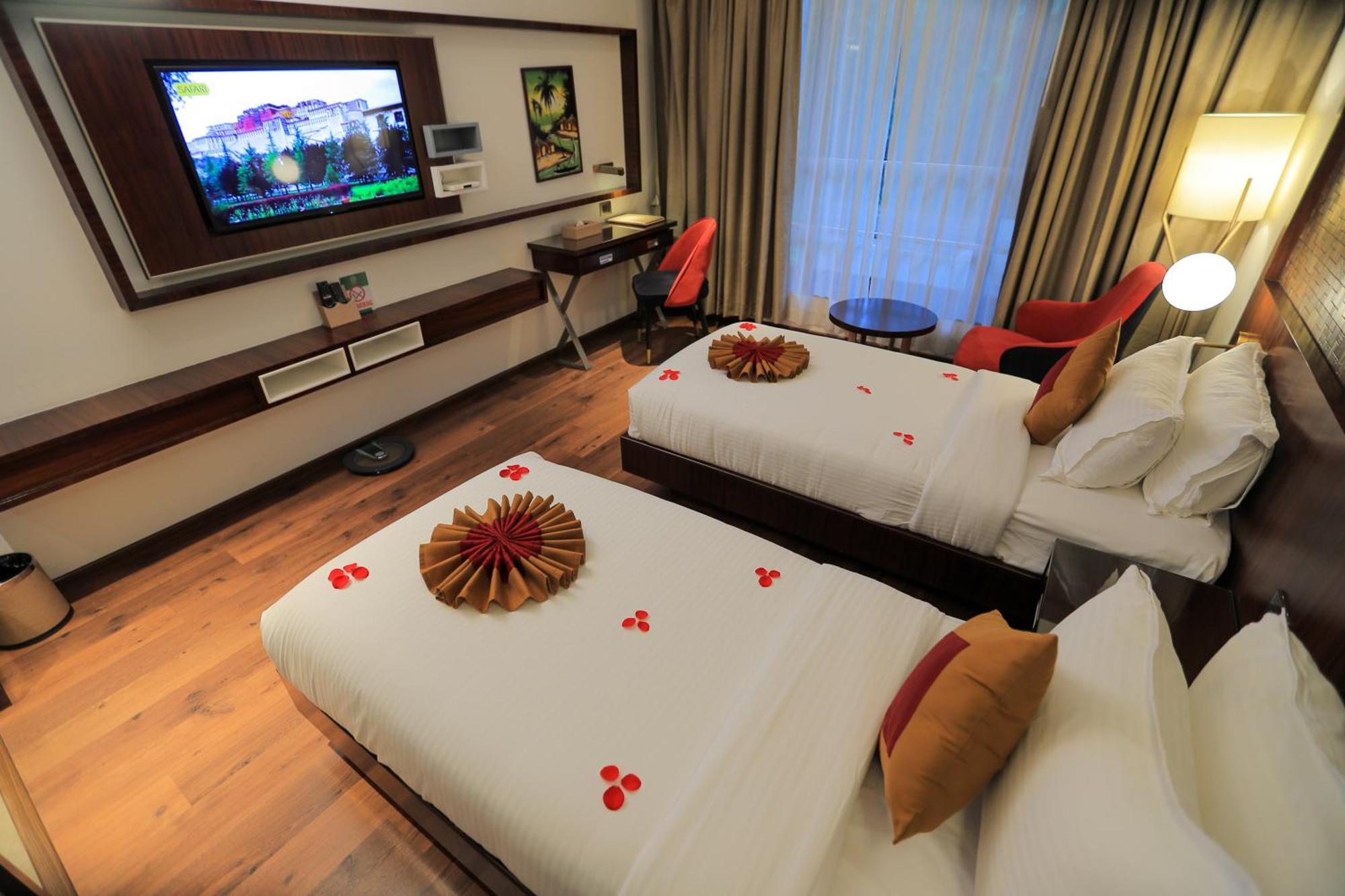Saugandhika West Gate Hotell Wayanad Exteriör bild