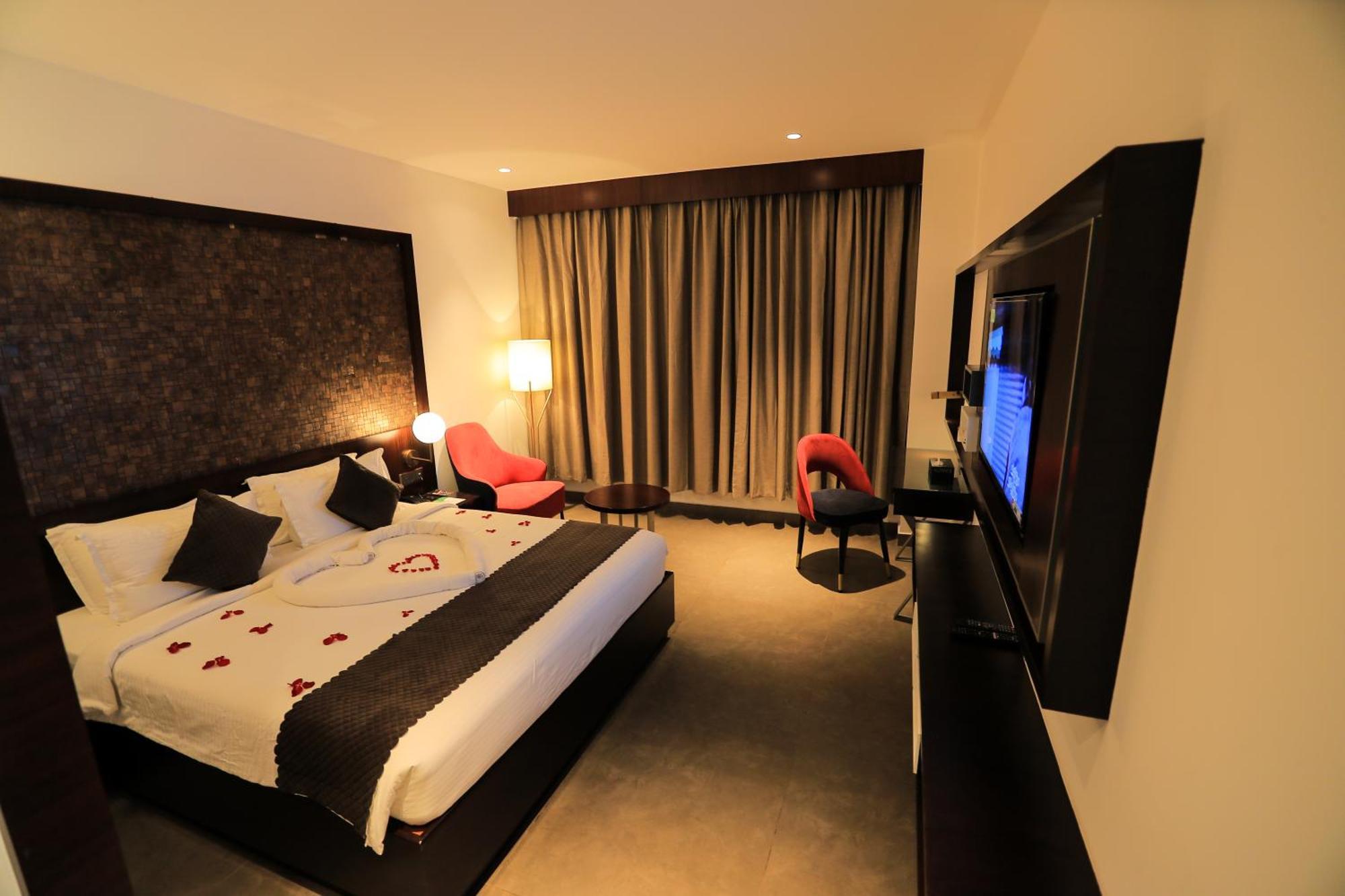 Saugandhika West Gate Hotell Wayanad Exteriör bild